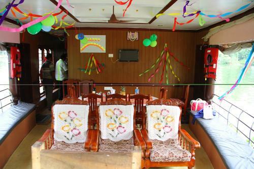 Hotel Beach Paradise Day Cruise Houseboat