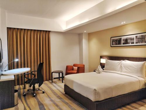 Hotel Holiday Inn Express Ahmedabad Ashram Road