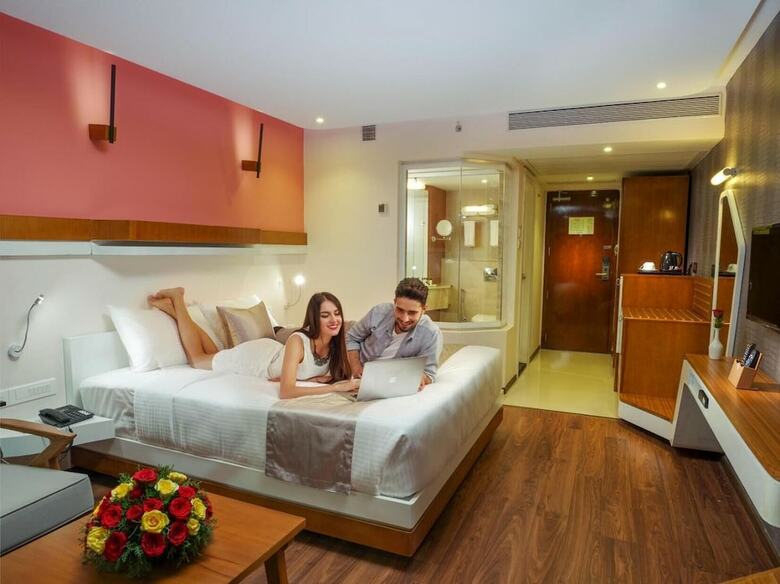 Hotel The Blooms Cochin