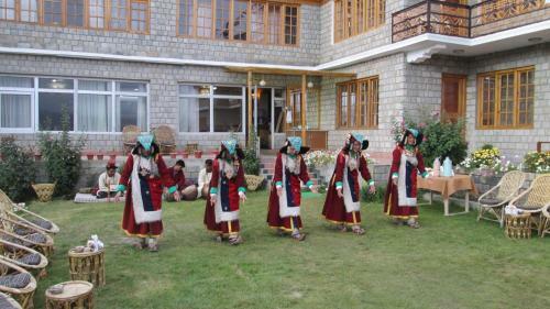 Hotel Charu Palace