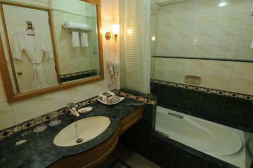 Fariyas Hotel Mumbai