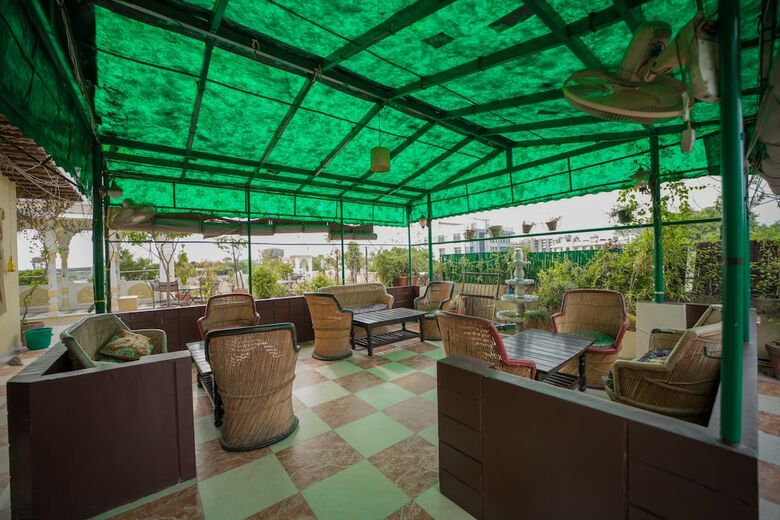 Hostal Sunder Palace Guest House
