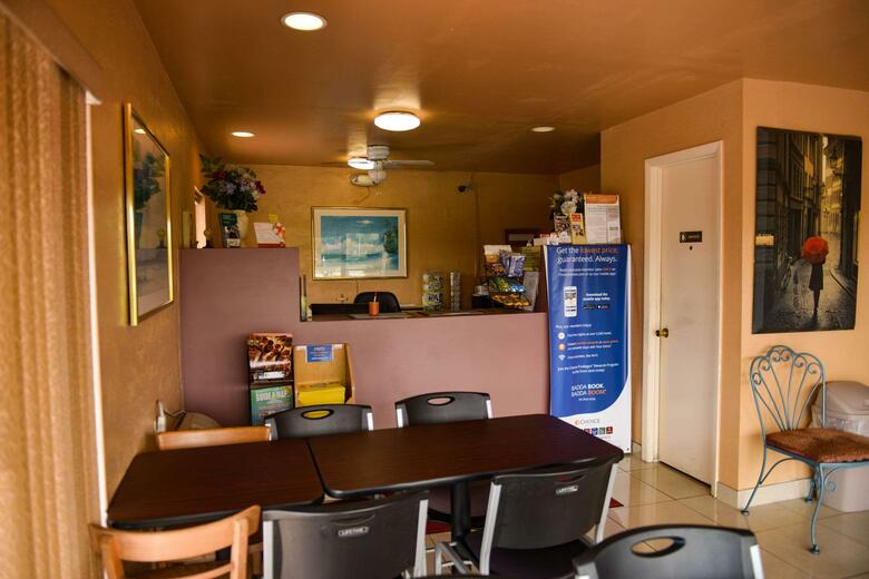 Motel Econo Lodge North