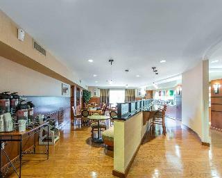 Hotel Comfort Suites North