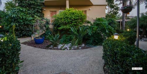 Hostal Arbelit Lodge