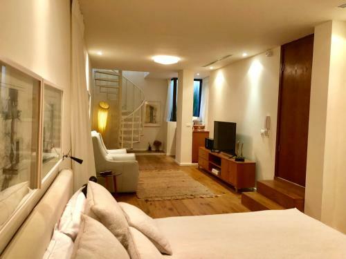Aharonovich Apartment