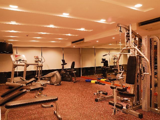Hotel Woodlands Suites