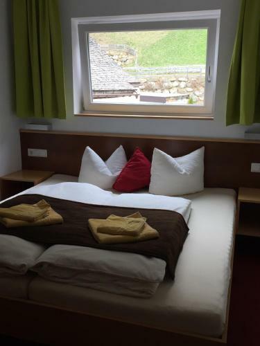 Almandin Apartments