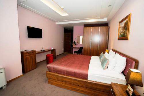 Hotel R