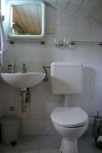 Hostal Ada Hotel