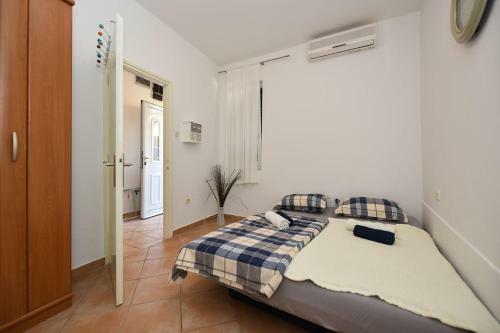 Holiday Home Novalja 11512