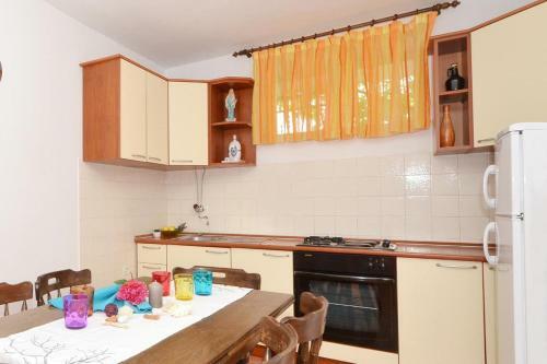 Hostal Apartment Arbanija 5228c