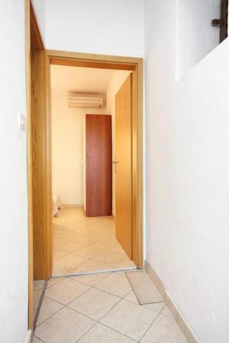 Hostal Apartment Arbanija 5228c