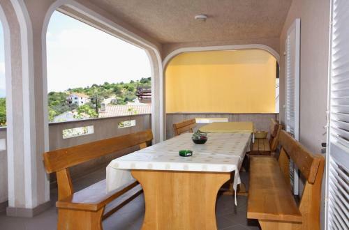Apartment Vrbnik 5299a