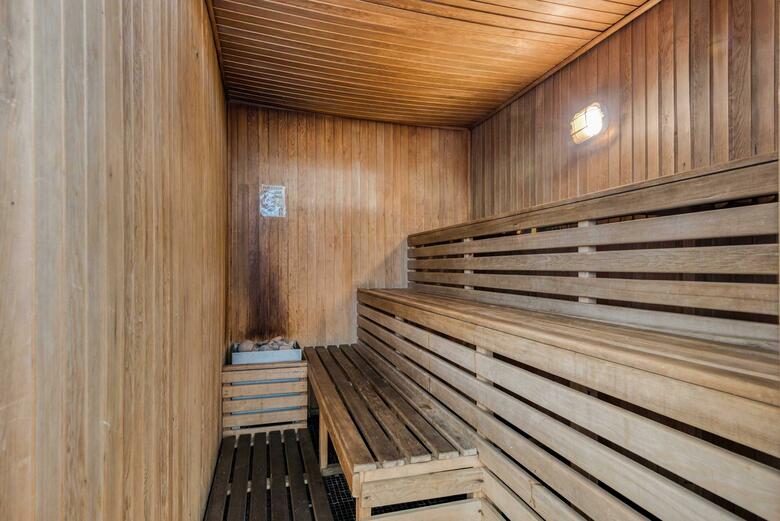 Broadway Hotel And Suites