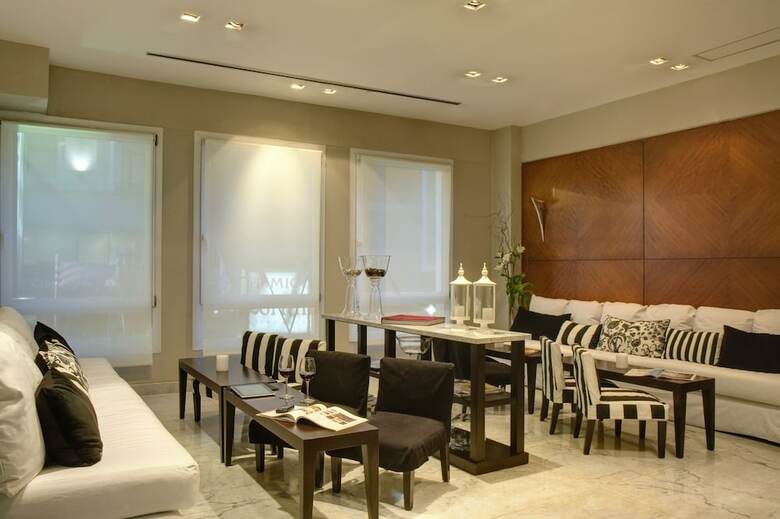 Broadway Hotel And Suites