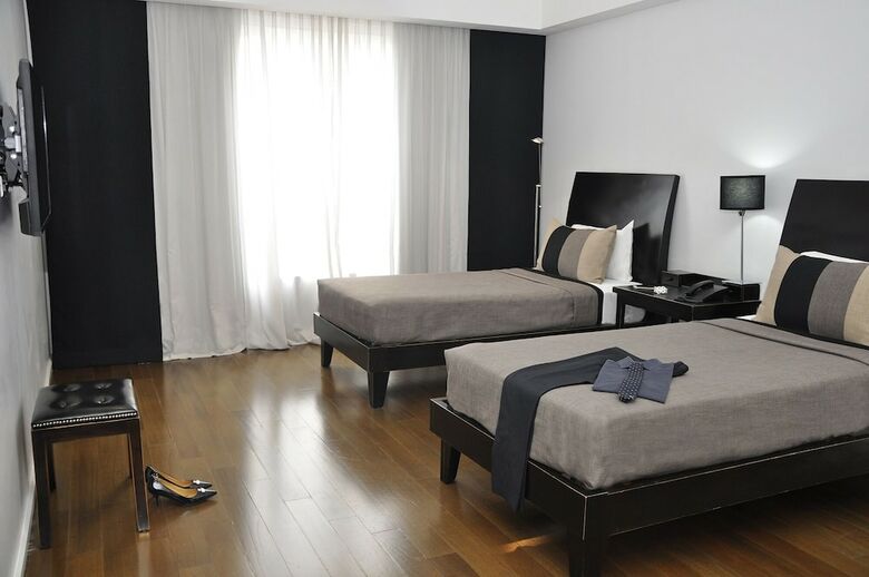 Broadway Hotel And Suites