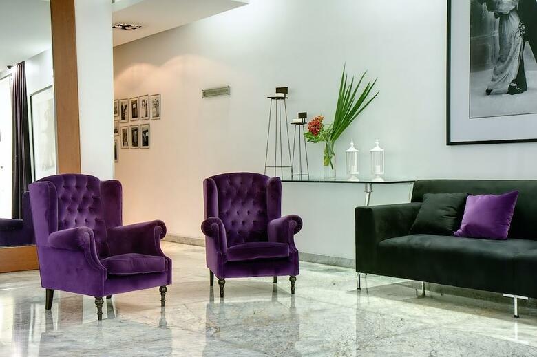 Broadway Hotel And Suites