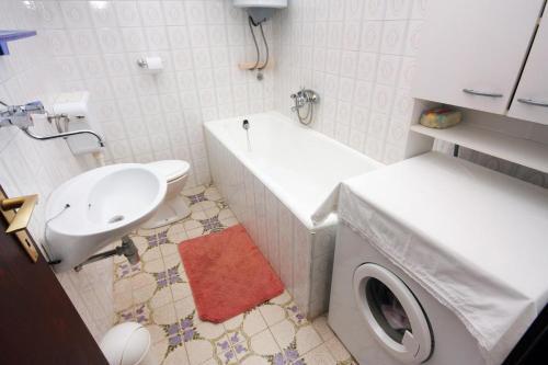 Holiday Apartments Postira (brac) - 704