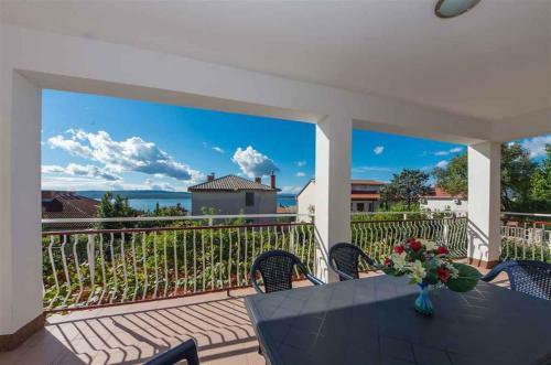 Three-bedroom Apartment In Dramalj V