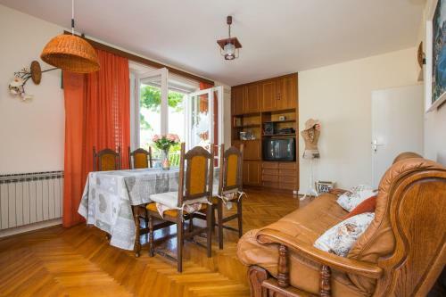 Sea View Apartment Frano