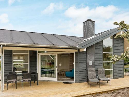 Three-bedroom Holiday Home In Aakirkeby 12