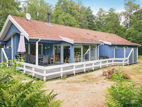 Four-bedroom Holiday Home In Aakirkeby 2