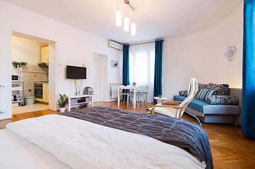 Cosy Studio Apartment 2-4