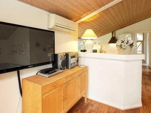 Five-bedroom Holiday Home In L�kken 4