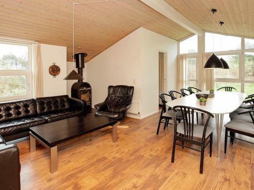 Five-bedroom Holiday Home In L�kken 4