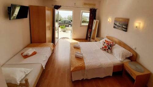 Apartments Akmadzic