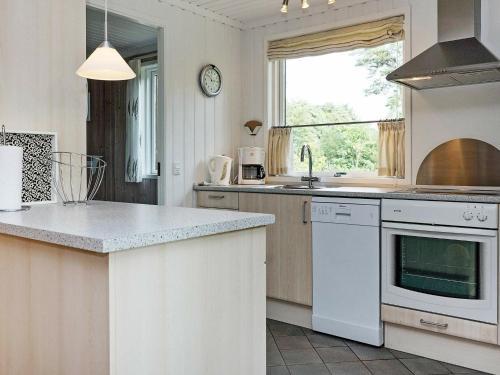 Three-bedroom Holiday Home In Aakirkeby 10