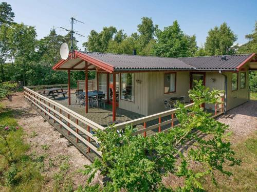 Three-bedroom Holiday Home In Aakirkeby 10