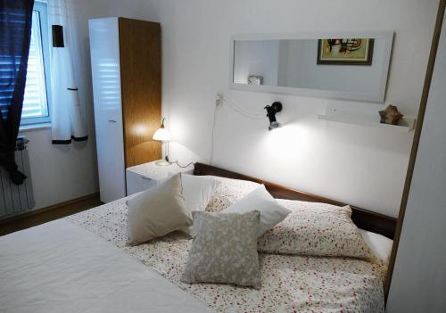 Apartments By The Sea Banjol (rab) - 4965