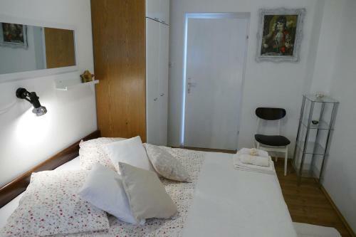 Apartments By The Sea Banjol (rab) - 4965