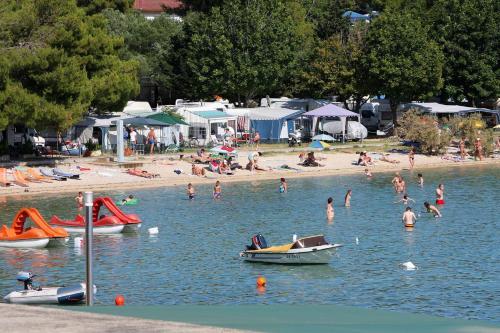 Apartments By The Sea Banjol (rab) - 4965