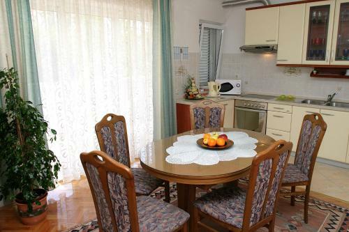 Hostal Apartments Belas