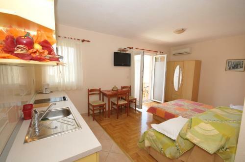 Hostal Apartments Belas