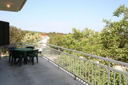 Two-bedroom Apartment In ?ilo/insel Krk 13570
