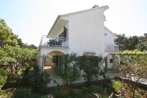 Two-bedroom Apartment In ?ilo/insel Krk 13570