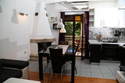 Apartments With A Parking Space Jelsa (hvar) - 5703