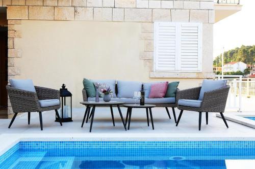 Apartment Lumbarda 9303b