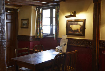 Hotel Queens Head Htl Milton Ernest