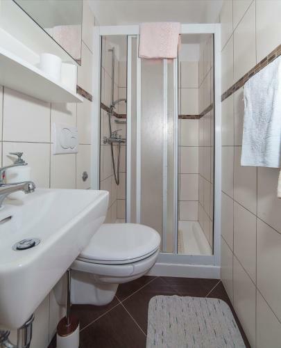 Hostal Apartments & Rooms Nada