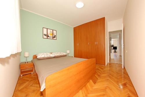 Bay Bridge Center Apartment 1