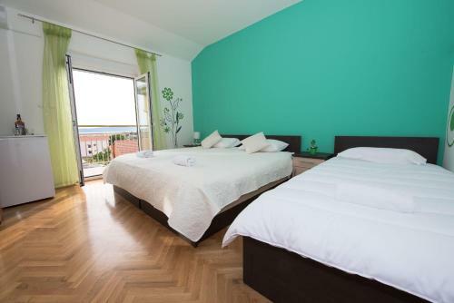 Hostal Mareta Guesthouse