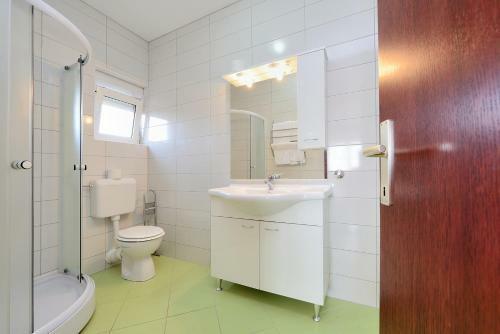 Hostal Mareta Guesthouse