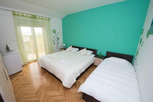 Hostal Mareta Guesthouse