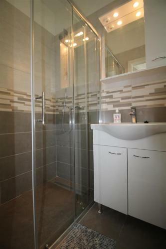 Hostal Private Accommodation Carevic
