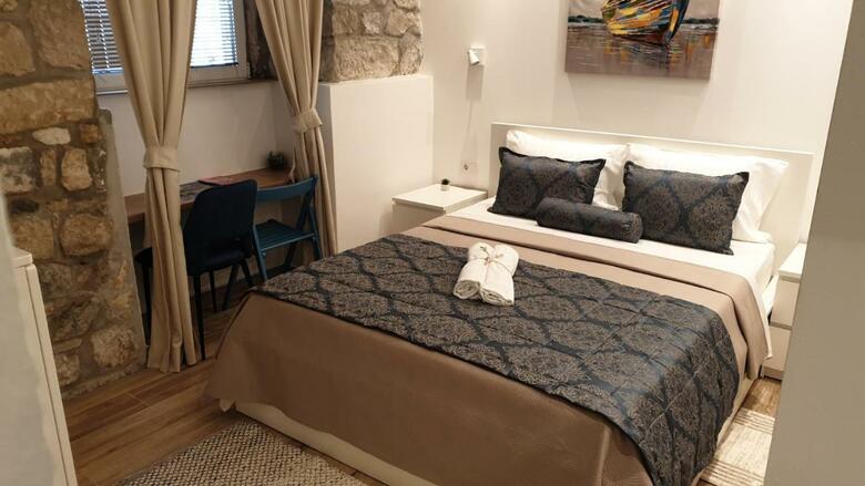 Hostal Placeta Apartments